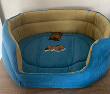 Load image into Gallery viewer, Snoozzzeee Oval Dog Bed